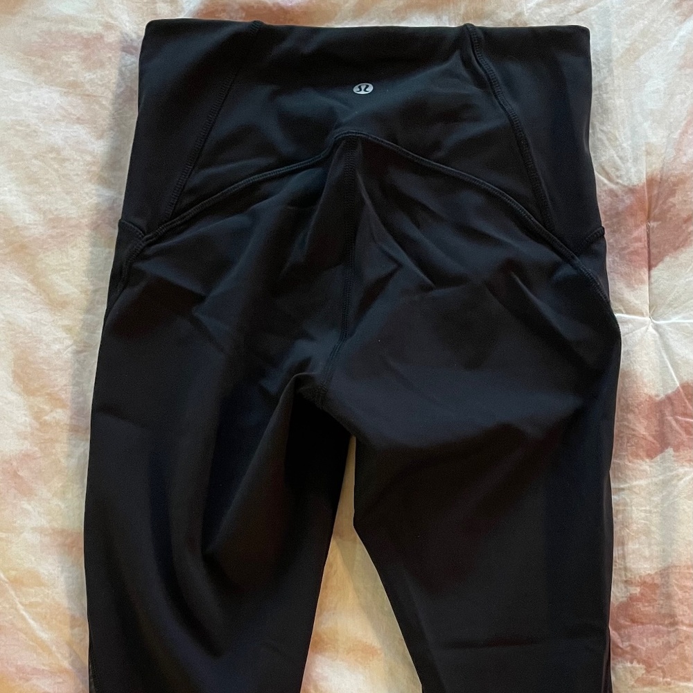Black lululemon cropped leggings
